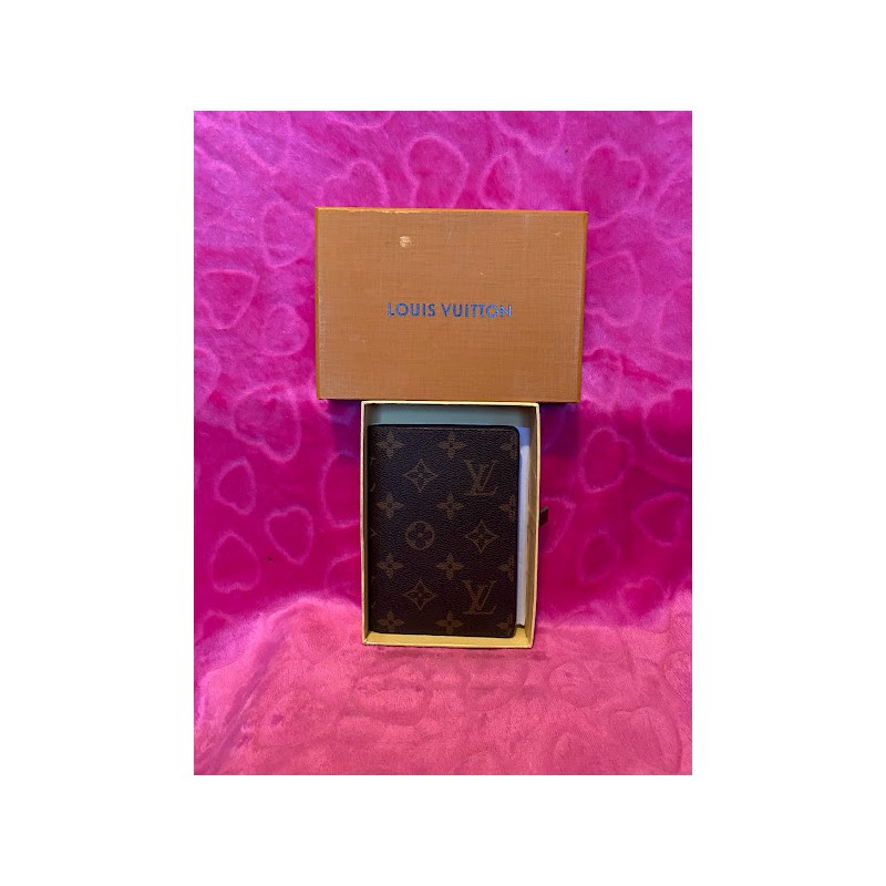 L Vee Passport Wallet